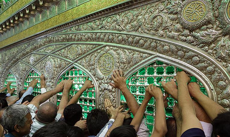    Islam-Aktivisten aus Deutschland besuchen den heiligen Schrein Imam Rezas 