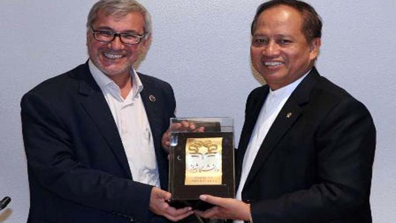 Menristekdikti RI Serukan Perluasan Hubungan Ilmiah dengan Iran