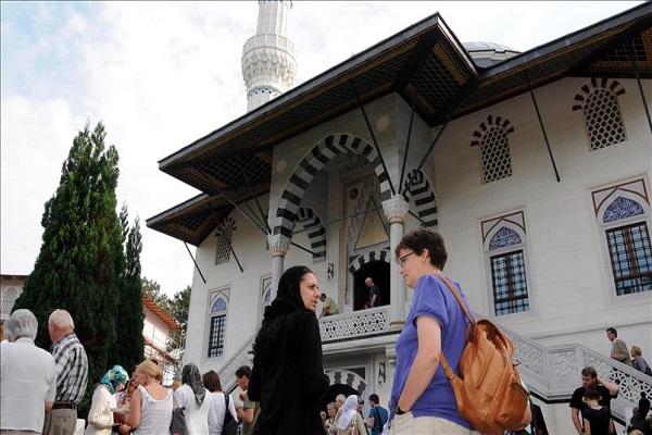 German minister suggests recognizing Muslim holidays 