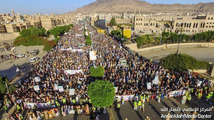اليمنيون يعلنون السير على نهج الإمام زيد بن علي (ع) بالوقوف ضد الطغاة والمستكبرين في ذكرى استشهاده