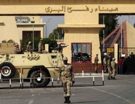 القاهرة تقرر إلغاء فتح معبر رفح بعد اشتباكات شمال سيناء
