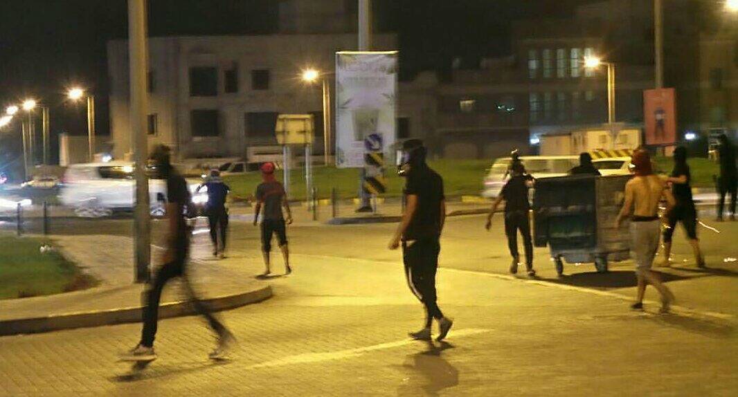 اشتباكات بين متظاهرين وقوات الأمن بسبب تضامنهم مع قادة الثورة بالبحرين
