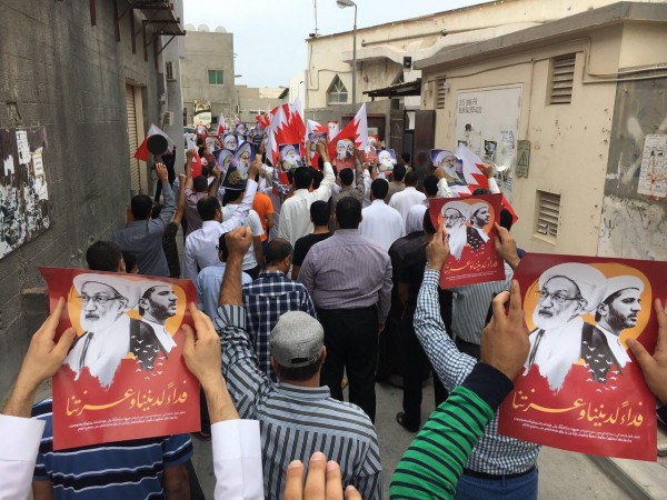 لا صلاة جمعة للمواطنين الشيعة بالدراز والأهالي يتحدون النظام ويخرجون في مسيرة
