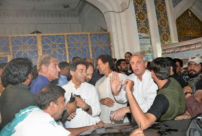 تحریک انصاف کے سربراہ کو قلندر شہباز کے مزار پر حاضری سے روک دیا گیا
