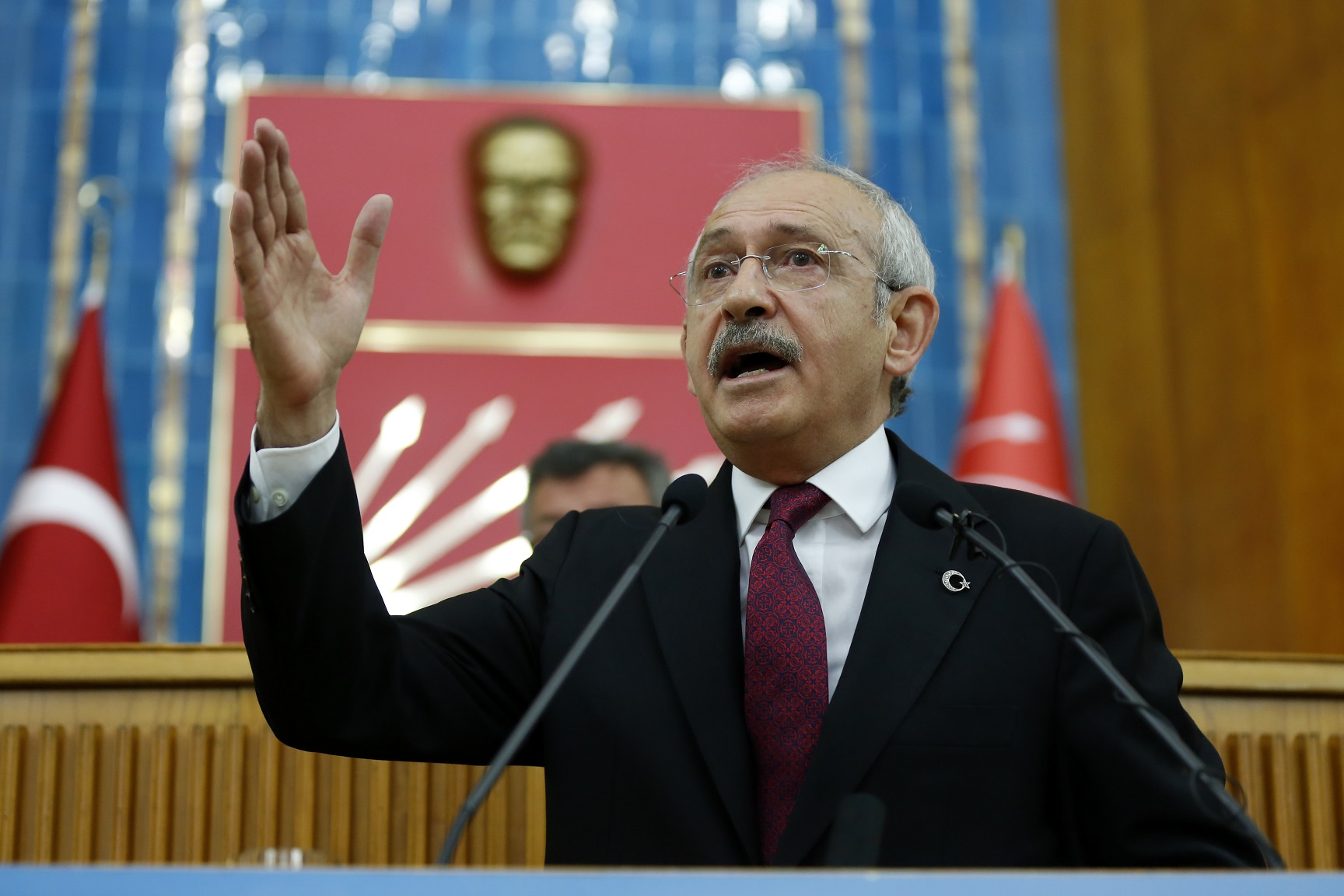 زعيم المعارضة يتحدى أردوغان بالدعوة إلى انتخابات محلية مبكرة