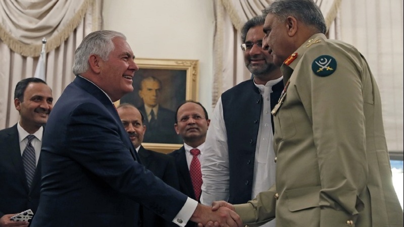 Secretário dos EUA no Paquistão, enquanto Washington avisa sobre os locais do Taliban