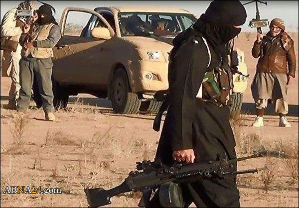داعش يفخخ اطراف مدينة البوكمال ويرفع سواتر علی مداخلها