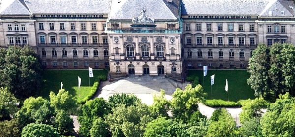 Uni-Professorin vergleicht Kopftuch mit Basecap