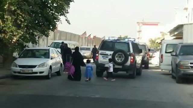 قوات النظام تعتقل عددا من الشباب بعد مداهمات لمنازل بالبحرين
