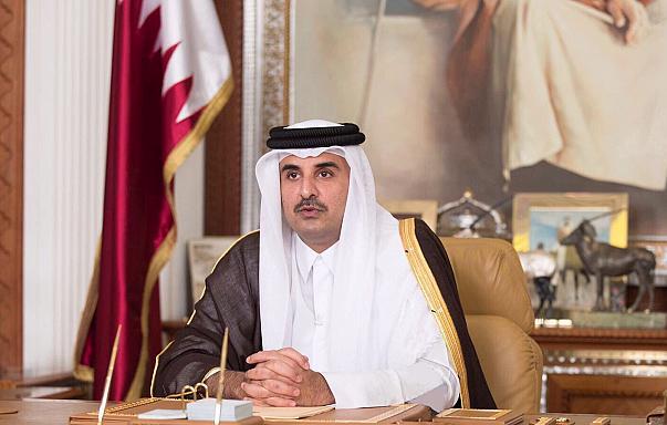 امير قطر يتهم السعودية وحلفاءها العرب بالسعي إلى "تغيير النظام" في بلاده