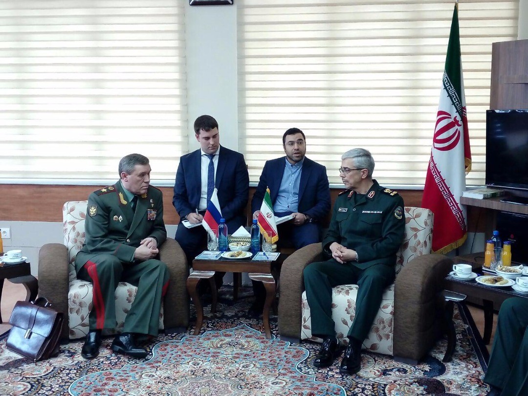رئيس الأركان الايراني يستقبل نظيره الروسي في طهران