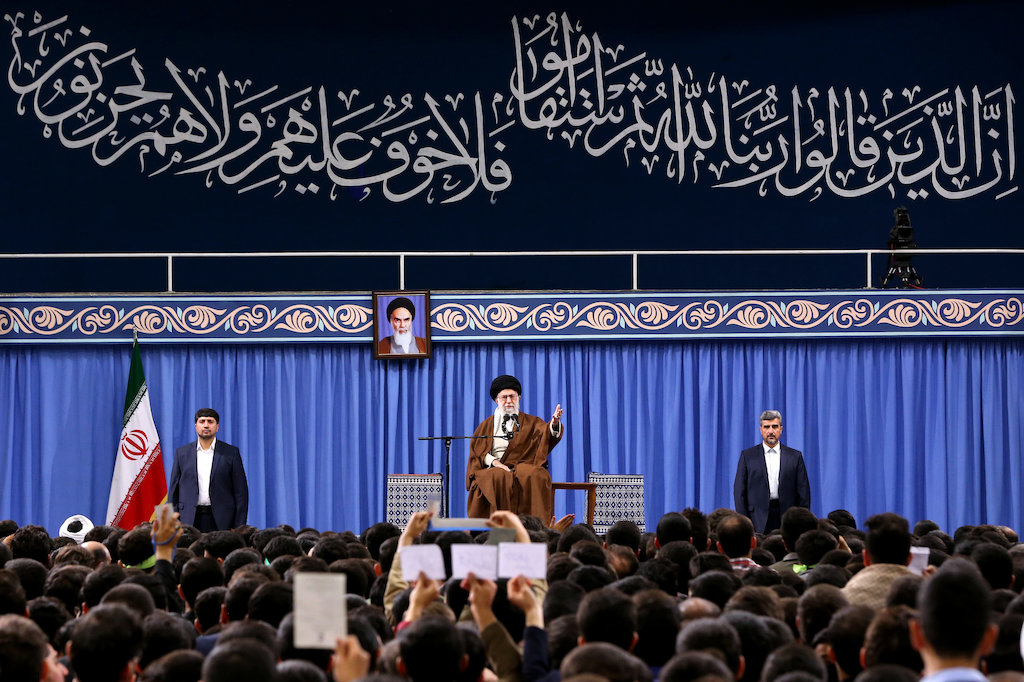 Imam Khamenei: Anyone who placed hope in US was struck down, because of this trust