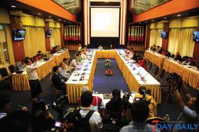 NCA လက္မွတ္ေရးထုိးႏုိင္ေရး ရွစ္ႀကိမ္ေျမာက္ေဆြးေႏြးပဲြတြင္ ႀကိဳးစားရန္ UNFC ထံ ေကာ္မရွင္ေတာင္းဆုိ