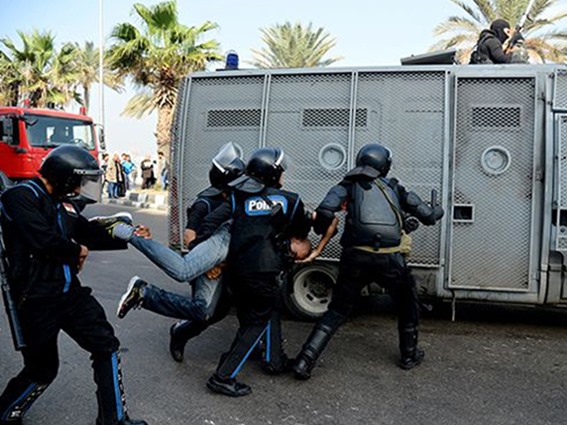 حبس 7 مسؤولين مصريين في الإسكندرية