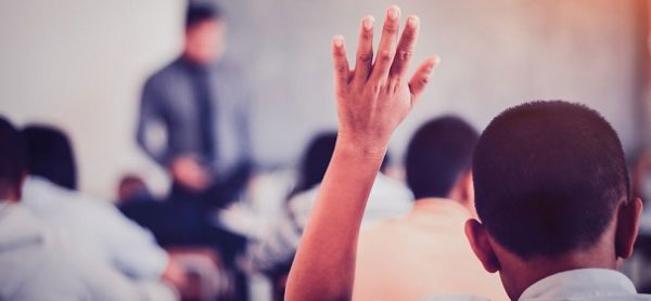 Lehrer fordert Hitlergruß von Klasse