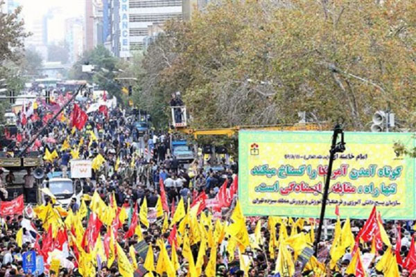イラン全国で、「覇権主義体制との闘争の日」に因んだ行進