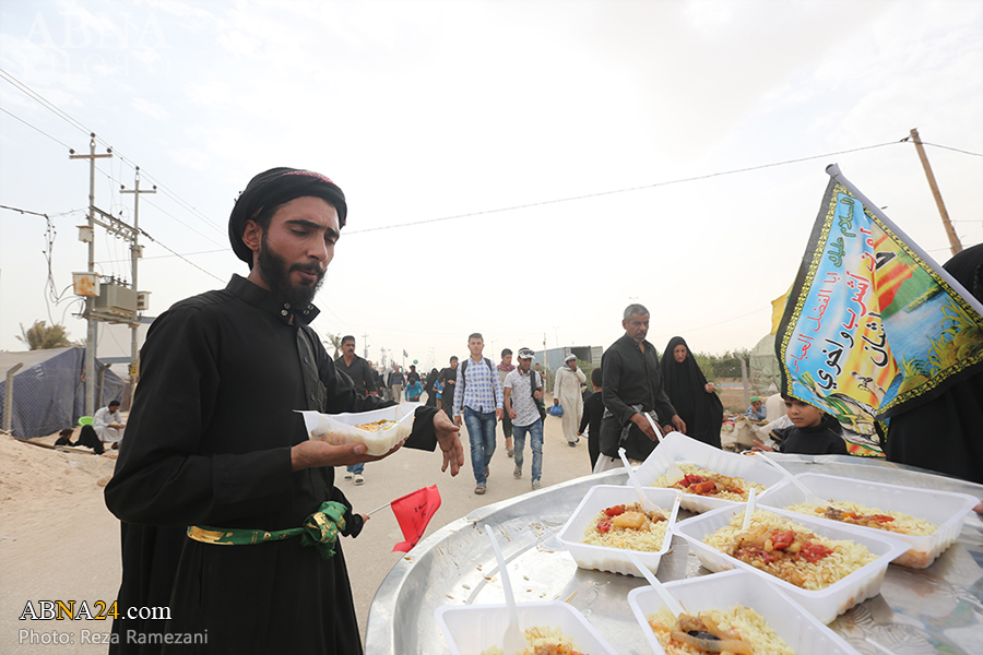“Con Comida Reciben a los Peregrinos del Arba’in Hussainí en Iraq a lo Largo de la Ruta Hacia Karbalá” 