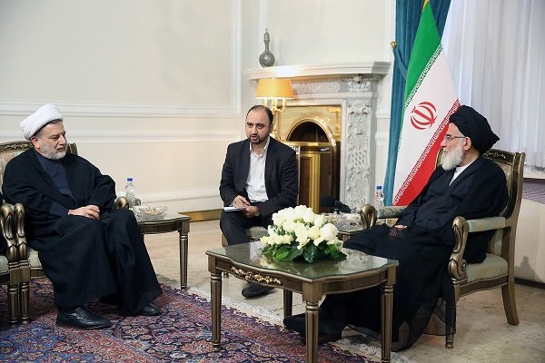 Ayatollah Shahroudi warns Iraqis against intrusion, manipulating public opinion