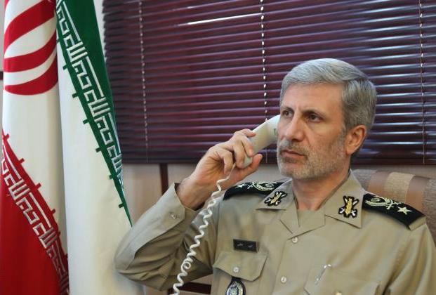 وزيرا الدفاع الايراني والعراقي يؤكدان تعزيز التعاون الثنائي وبذل الجهود في محاربة الارهاب