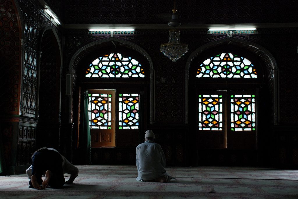  “El Imam Alí (P) Describe a un Musulmán Fiel y lo que Dios Misericordioso Hará por él”