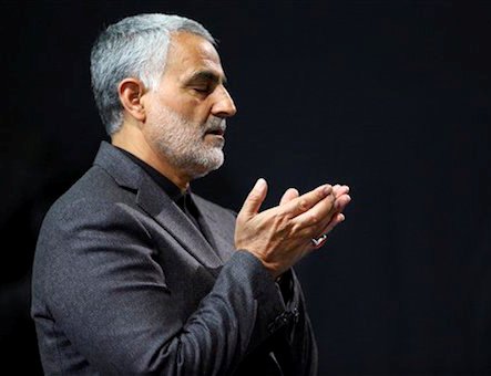 محمدي كلبايكاني: " اللواء قاسم سليماني يحمل روحه على كفه إعتلاءاً للإسلام" 