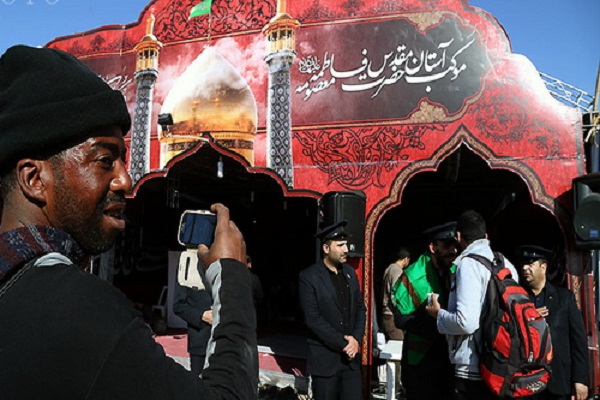 Moukeb providing Arbaeen pilgrims with religious consultation