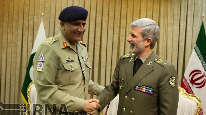 پاکستانی فوج کے کمانڈر قمر جاوید باجوا کی بریگیڈیر جنرل امیر حاتمی سے ملاقات، سکیورٹی معاملات پر تبادلہ خیال