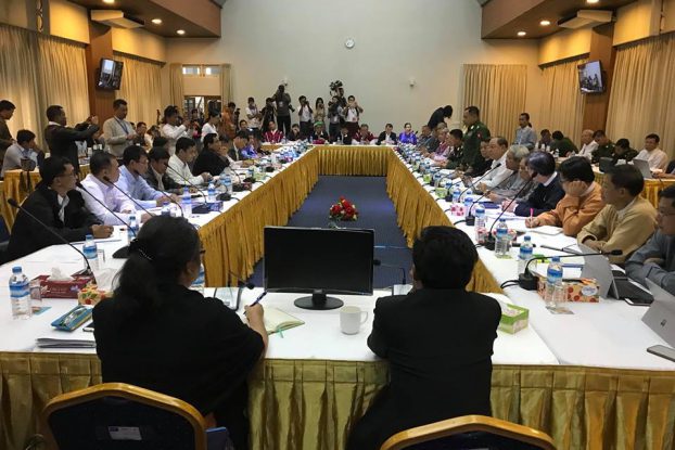 အပစ္ရပ္လက္မွတ္ေရးထုိးေရး ၿငိမ္းခ်မ္းေရးေကာ္မရွင္ႏွင့္ ယူအန္အက္ဖ္စီ ေဆြးေႏြး