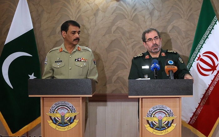 ایران اور پاکستان مشترکہ سرحدوں میں دفاعی اور سیکورٹی فورسز بڑھانا چاہیئے: ایرانی کمانڈر