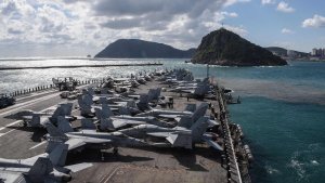 USA schicken drei Flugzeugträger ins Pazifikmanöver