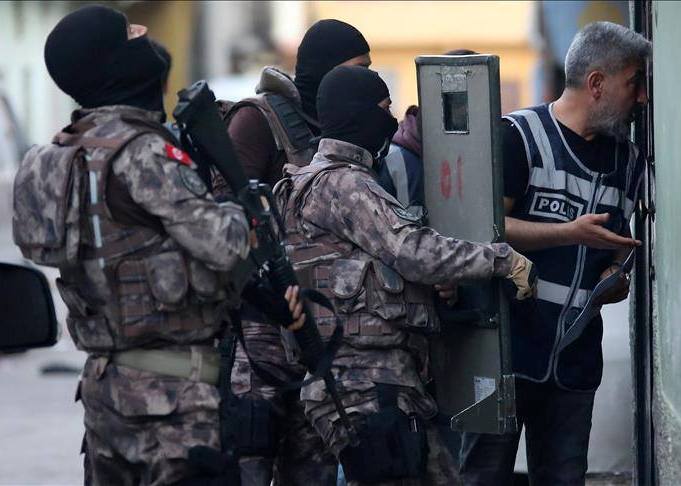 تركيا تعتقل نحو 100 شخص بشبهة الانتماء إلى داعش