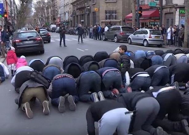 Tensions autour d’une mosquée à Paris 