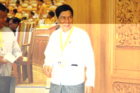 အစိုးရသစ္လက္ထက္တြင္ လူနာတင္ကားသံုးစီးထုတ္လုပ္ထားေၾကာင္း စက္မႈဝန္ႀကီးေျပာ