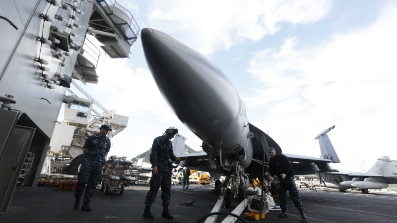 Seul e Washington iniciam manobras com três porta-aviões dos EUA