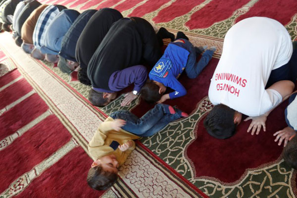 イスラム教コミュニティー訪ねるツアーが人気に