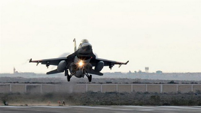 Egyptian warplanes destroy 10 arms-loaded vehicles of terrorists on Libyan border: Army