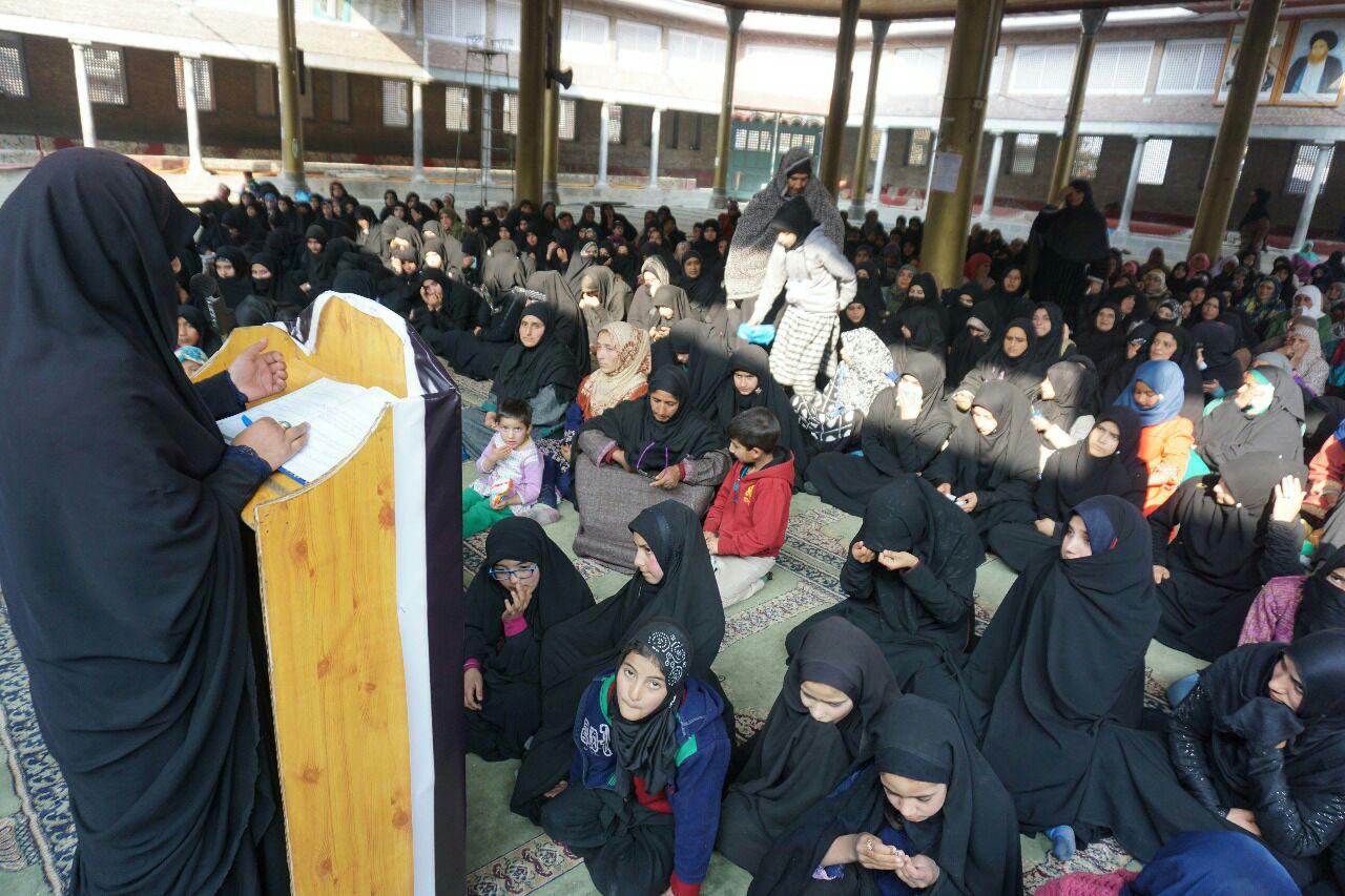 انجمن شرعی شیعیان کے اہتمام سے مرکزی امام بارگاہ بڈگام میں یوم زینبؑ کا انعقاد+ تصاویر 