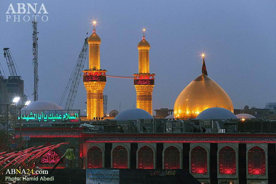 تقرير مصور/ زوار الامام الحسين (ع) يقرأون زيارة الأربعين للإمام (ع) في كربلاء المقدسة