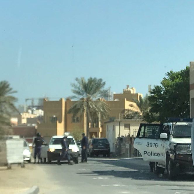 قوات النظام في البحرين تشن حملة مداهمات في عدد مناطق وتعتقل مواطنين