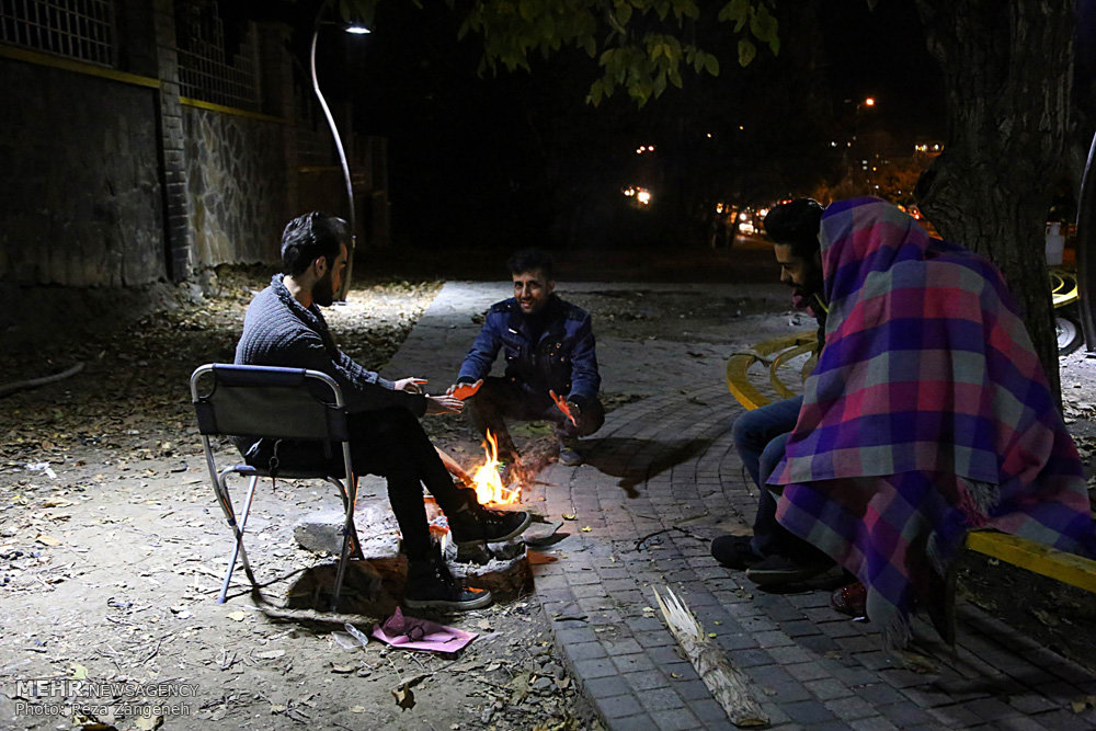 تصويري رپورٹ: ہمدان میں زلزلے کے بعد لوگ سڑکوں پر نکل آئے