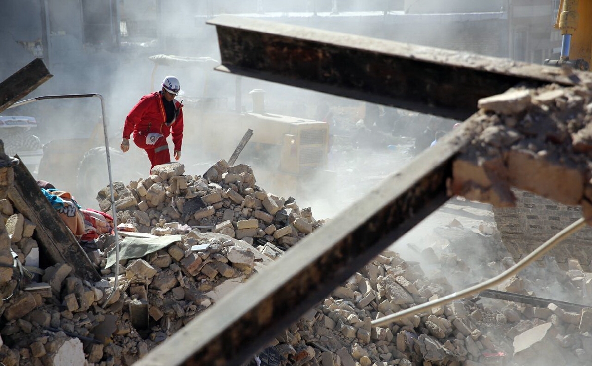  At least 445 killed, thousands injured by devastating quake in western Iran