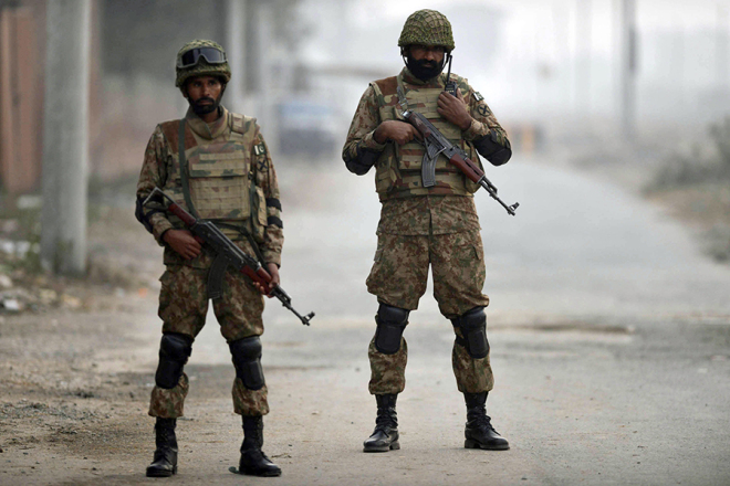 Pakistan forces kill militants in shootout on Afghan border