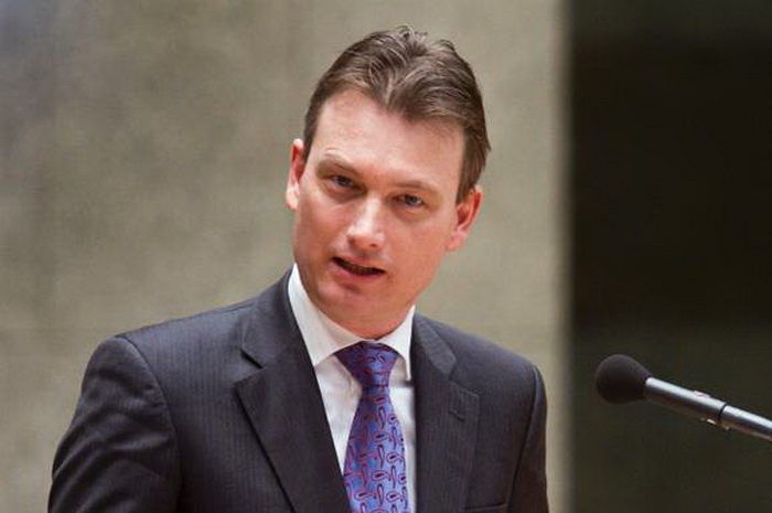 Dutch FM sympathizes with victims of Iran's deadly quake