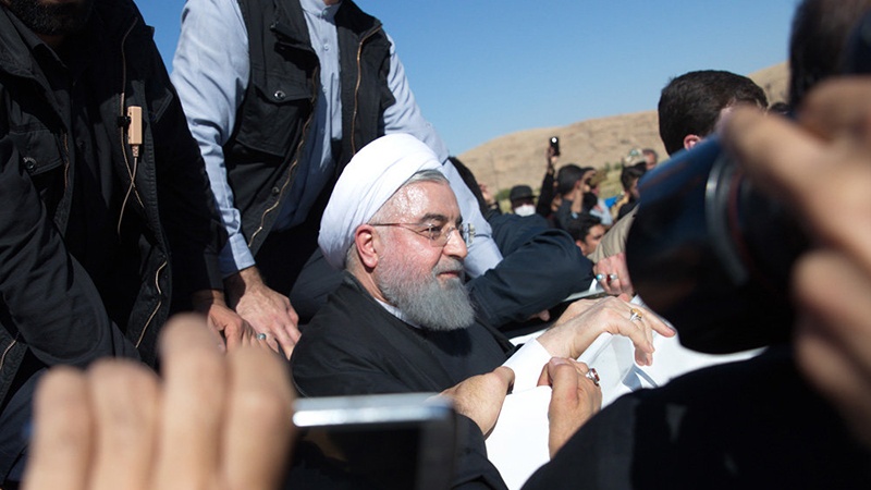 Shugaba Rauhani Ya kai Ziyara  Yankunan Da Girgizar Kasa Ta Shafa A Kermanshah