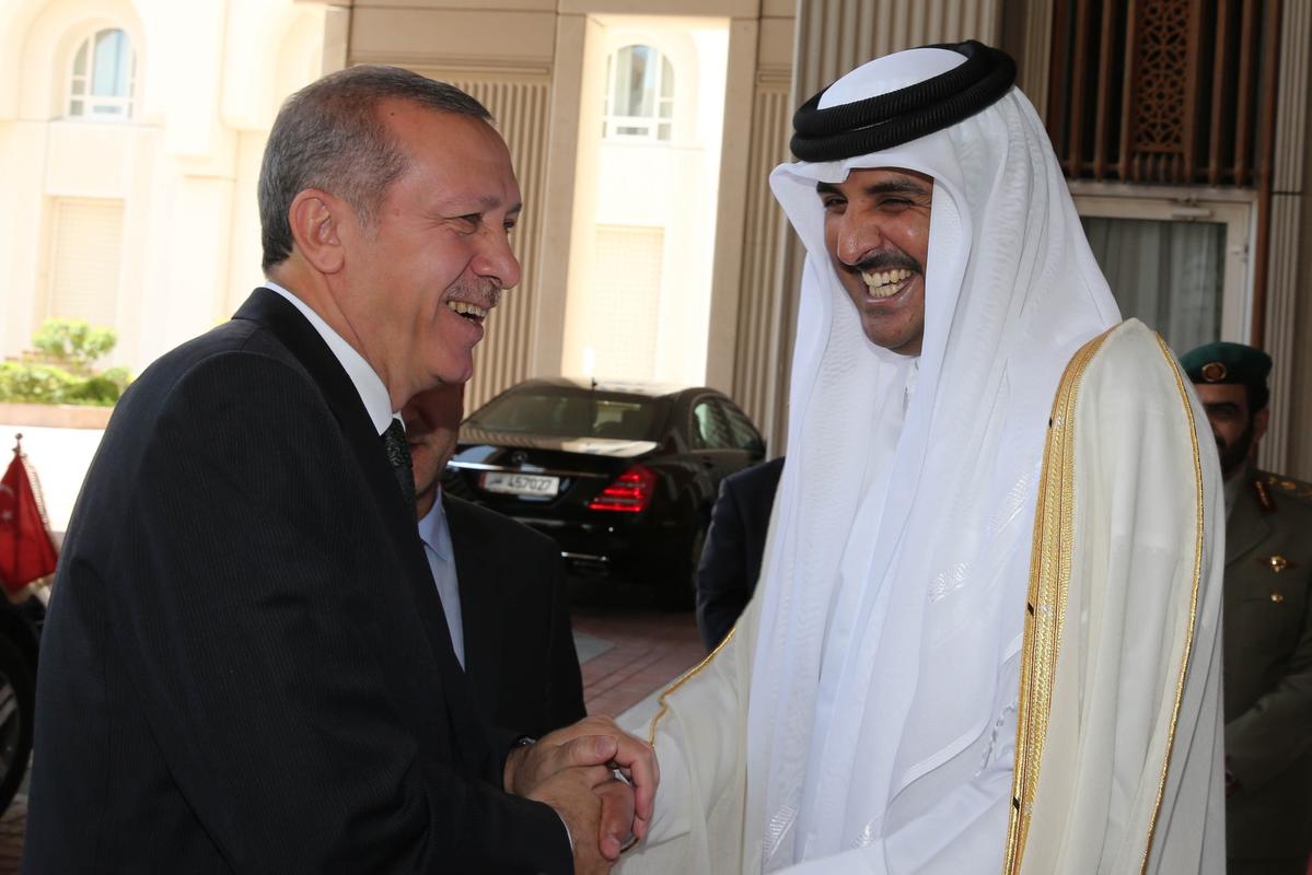 Erdogan pledges military support for Qatar