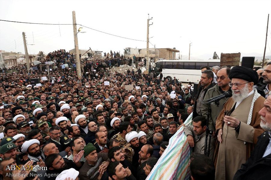 Le chef de l'Iran visite les zones touchées par le séisme