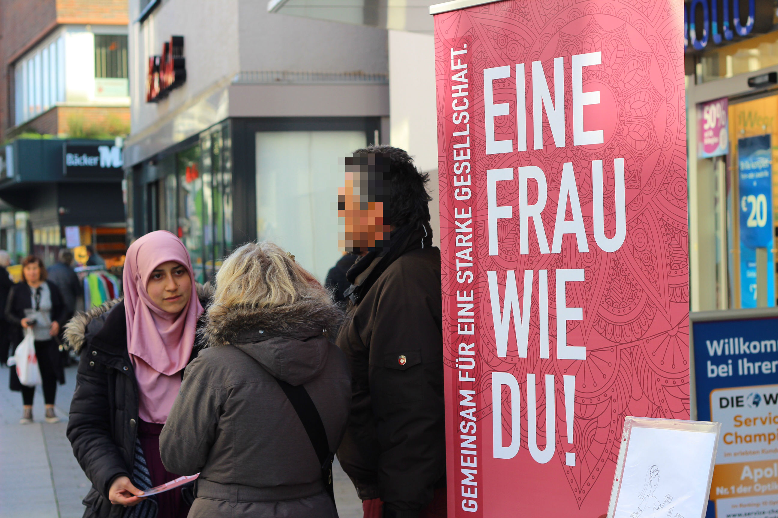 Eine Frau wie du: Infostand in Delmenhorst