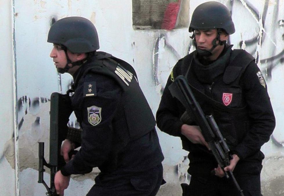 القبض على 3 تونسيين يتواصلون مع داعش بالخارج