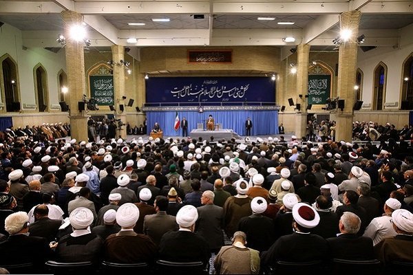 قائد الثورة: ايران ستدعم أي مكان يحتاج الى مواجهة الكفر والاستكبار