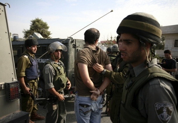 اعتقال 7 فلسطينيين في الضفة بينهم قيادي بالجهاد